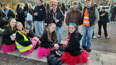 Abi-Fete auf Peißnitzinsel: Zögerlicher Start, dann volle Party bis 23 Uhr