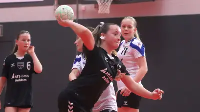 Anklams D-Juniorinnen setzen im Spitzenspiel gegen Loitz ein klares Ausrufezeichen