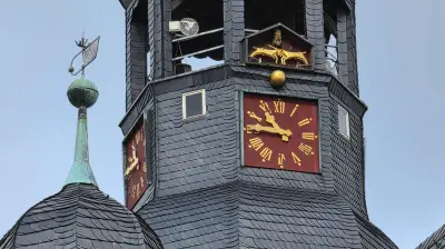 Ascherslebener Rathausuhr steht still: Ursache des Defekts noch unklar