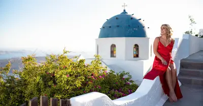 Auswanderin aus Freising heiratet auf Santorini: Vom TV-Begleiteten Neustart zum Traumhochzeit