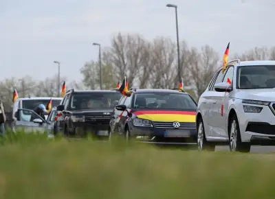 Autokonvoi gegen hohe Spritpreise rollt von Ostfriesland nach Berlin