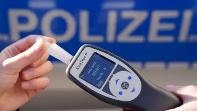 Über drei Promille: Autofahrer ruft nach Panne selbst die Polizei auf A 24