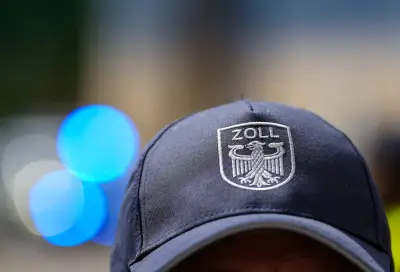 Berliner Zoll beschlagnahmt 28.000 Dosen Snus und 7 Kilo Cannabis in Shisha-Shop