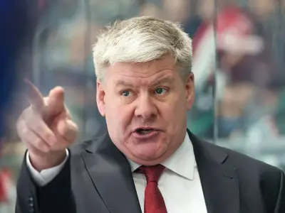 Bill Peters bleibt Cheftrainer der Augsburger Panther in der DEL