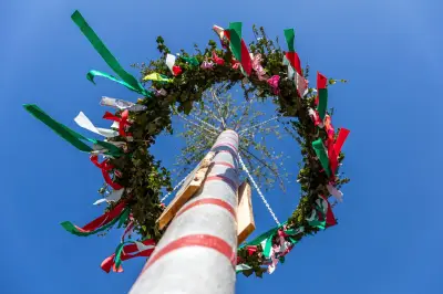 Brandenburgs Maibaum-Tradition: Bunte Rituale begrüßen den Frühling