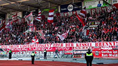 Bürgermeister spricht von Nötigung: Erfurter Fußball-Fans drohen Jenaer Stadtspitze