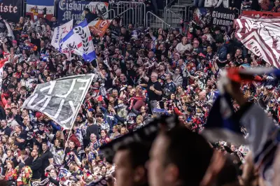 Brutaler Angriff nach DEL-Halbfinale: Vermummte Eisbären-Fans überfallen Kölner Fanbus