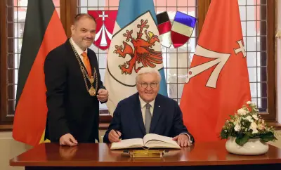 Bundespräsident Steinmeier besucht Stralsund: Werftbesuch und kontroverse Kaffeetafel-Diskussion