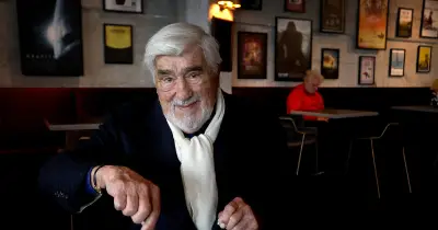 Das Licht in Schwabing ist erloschen: Ein persönlicher Abschied von Mario Adorf