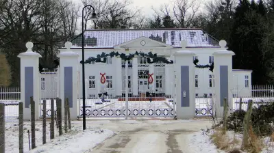 Denkmalgeschütztes Herrenhaus Lehsen steht zum Verkauf - Innenraumgestaltung sorgt für Kontroverse