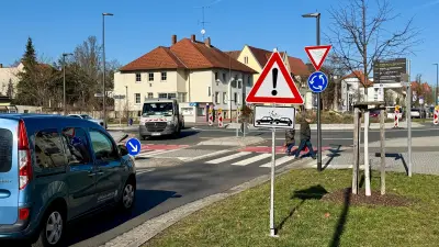 Dessau-Roßlau: Markierungsarbeiten am Unfallschwerpunkt Albrechtsplatz-Kreisverkehr