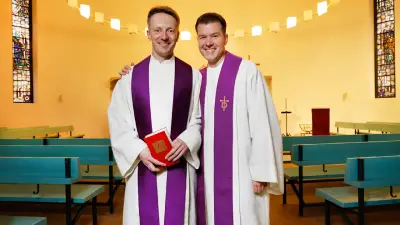 Doppeltes Glück: Zwei Männer mit identischem Namen heiraten und arbeiten gemeinsam