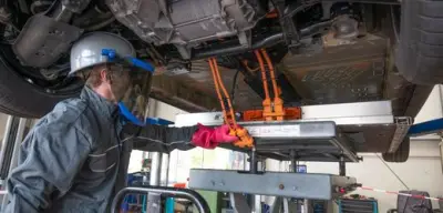 E-Auto-Akku-Reparatur: So einfach geht's in Spezialwerkstätten