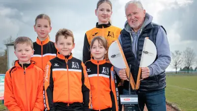 Ehemaliger Theißener schenkt Leichtathletik-Club wertvolle Zeitmessanlage für den Nachwuchs