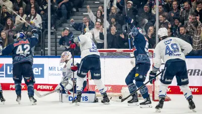 Eishockey-Halbfinale: EHC München feiert ersten Sieg gegen Adler Mannheim