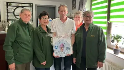 Eistreff Roßla: Bauunternehmer Axel Liebig eröffnet Eiscafé mit Schwarzer Vanille