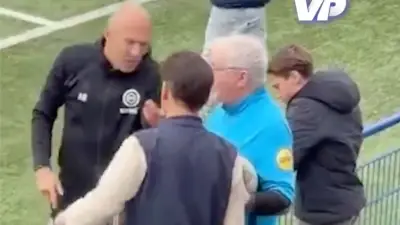 Eklat am Spielfeldrand: Arjen Robben schubst TV-Moderator bei Jugendspiel