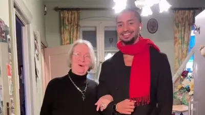 Enkel zieht zu Oma: WG verändert Leben der 81-Jährigen komplett