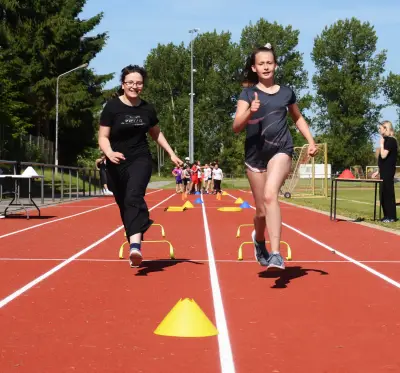 Ernüchterung im Sportpark Aken: Stadträte fordern Nachbesserung der Tartanbahn