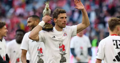 FC Bayern München feiert 35. Meisterschaft mit Kakadu und Trainer Kompany