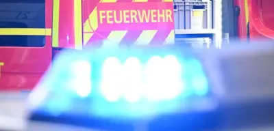 Feuerwehr befreit Paketboten aus eigenem Transporter in Idar-Oberstein
