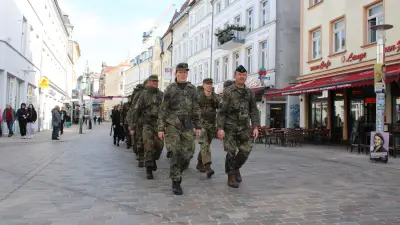 Gedenkmarsch „16K3“ in Schwerin: Bundeswehr erinnert an gefallene Soldaten