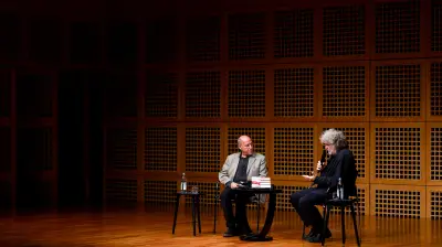 Gregor Gysi gibt intime Einblicke: Leseabend in Greifswald mit Privatem und Politik