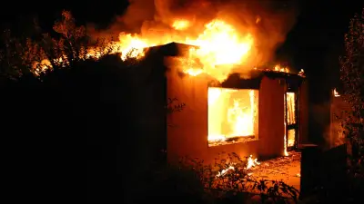 Greifswald: Verpuffung in Gartenhaus - Zwei Senioren bei Heizungsversuch schwer verletzt