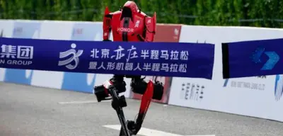 Halbmarathon in Peking: Humanoider Roboter schlägt Menschenrekord um Minuten