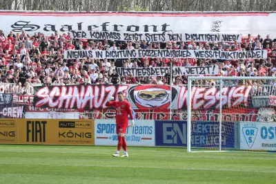 HFC und Lok Leipzig setzen Zeichen: Regionalliga-Reformprotest im Topduell