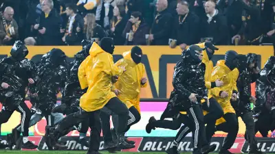 Hooligan-Schande in Dresden: Vermummte stürmen Platz bei Dynamo gegen Hertha