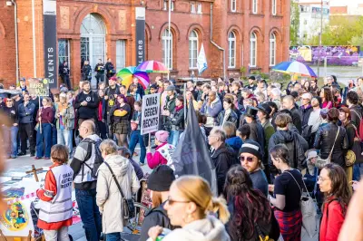 Hunderte demonstrieren in Cottbus gegen rechte Gewalt nach Anschlagsserie