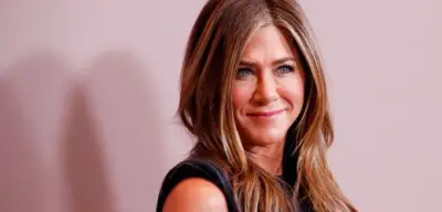Jennifer Aniston teilt seltene Privatfotos mit neuem Freund bei Instagram