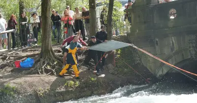Jubel am Eisbach: Erfolgreicher Test bringt legendäre Surferwelle zurück