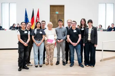 Jugendforum im Landtag: Jugendliche geben Politikern Hausaufgaben mit