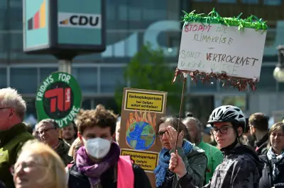 Klimaprotest in Berlin: Fridays for Future vor Parteizentralen