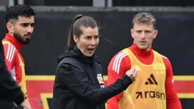 Kompany fordert Geduld für Eta: Erste Cheftrainerin in Männer-Bundesliga