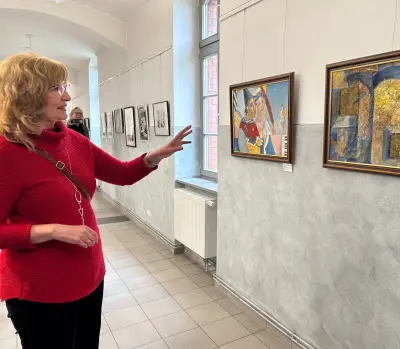 Kunst-Dialoge im Wittenberger Rathaus: Künstlerin und Schülerinnen zeigen Werke