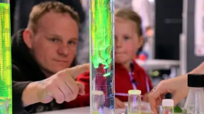 Lange Nacht der Wissenschaften in Rostock: 6000 Besucher erwartet bei Experimenten und Dino-Action