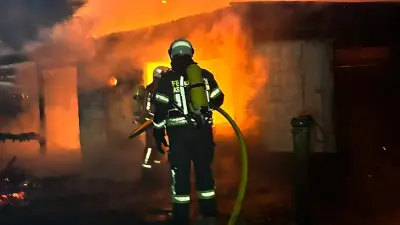 Laubenbrand in Aschersleben: Feuerwehr mit neuem Hygienekonzept im Einsatz