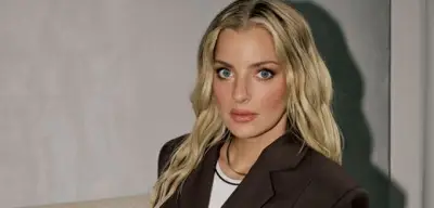 Laura Larsson: Vom Kindheitstraum zur ZDF-Moderatorin – Warum sie Berufsjugendliche »peinlo« findet