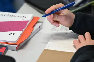 Lehrerverband warnt: KI bedroht Hausaufgaben – Handschrift soll Täuschung verhindern