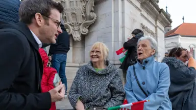 Letzter Auftritt vor Schicksalswahl: Orbáns Anhänger glauben fest an Sieg in Ungarn