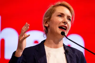 Linke protestiert gegen Gesundheitsreform vor Kanzleramt