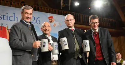 Maibock-Anstich 2026: Füracker stiehlt Django Asül die Show mit Pointen