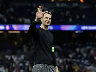 Manuel Neuer hält Bayern im Champions-League-Rennen: Scherzt über Torwartfehler