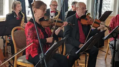 Maritime Klänge und Frühlingsgefühle: Salonorchester lockt mit Hafenthemen nach Neustrelitz