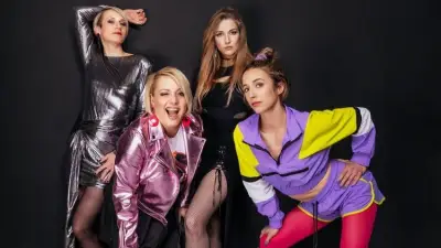 Mädelsband Medlz lässt im Waren Bürgersaal die 90er Jahre musikalisch wiederauferstehen