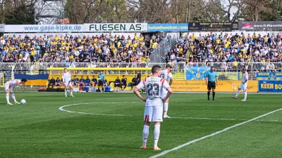 Ministerpräsident Kretschmer fordert DFB zu fairer Aufstiegsreform für Regionalliga-Vereine auf