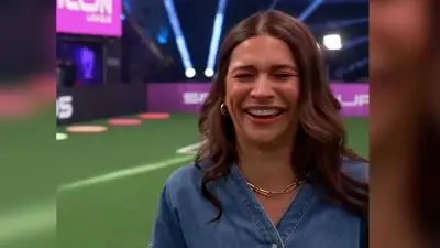 Moderatorin Jana Wosnitza: Peinlicher Handschlag wird zum Internet-Hit